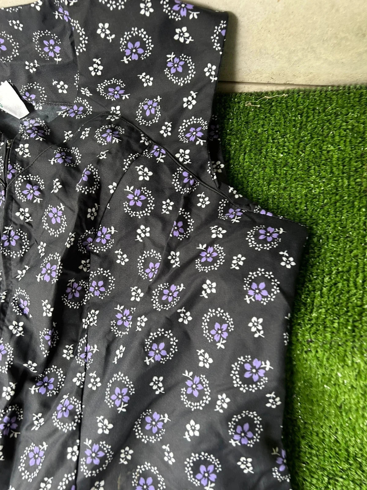 Kwaliteitsvolle vintage retro jurk h. T. met paarse patronen Lila zwart – photo 4